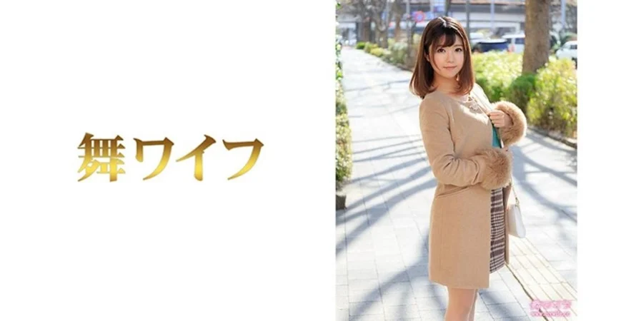 300MAAN-881 【新橋でサラリーマンに大人気エロかわガールズバー店員】【まっしろ美巨乳＆スラっと美脚にお